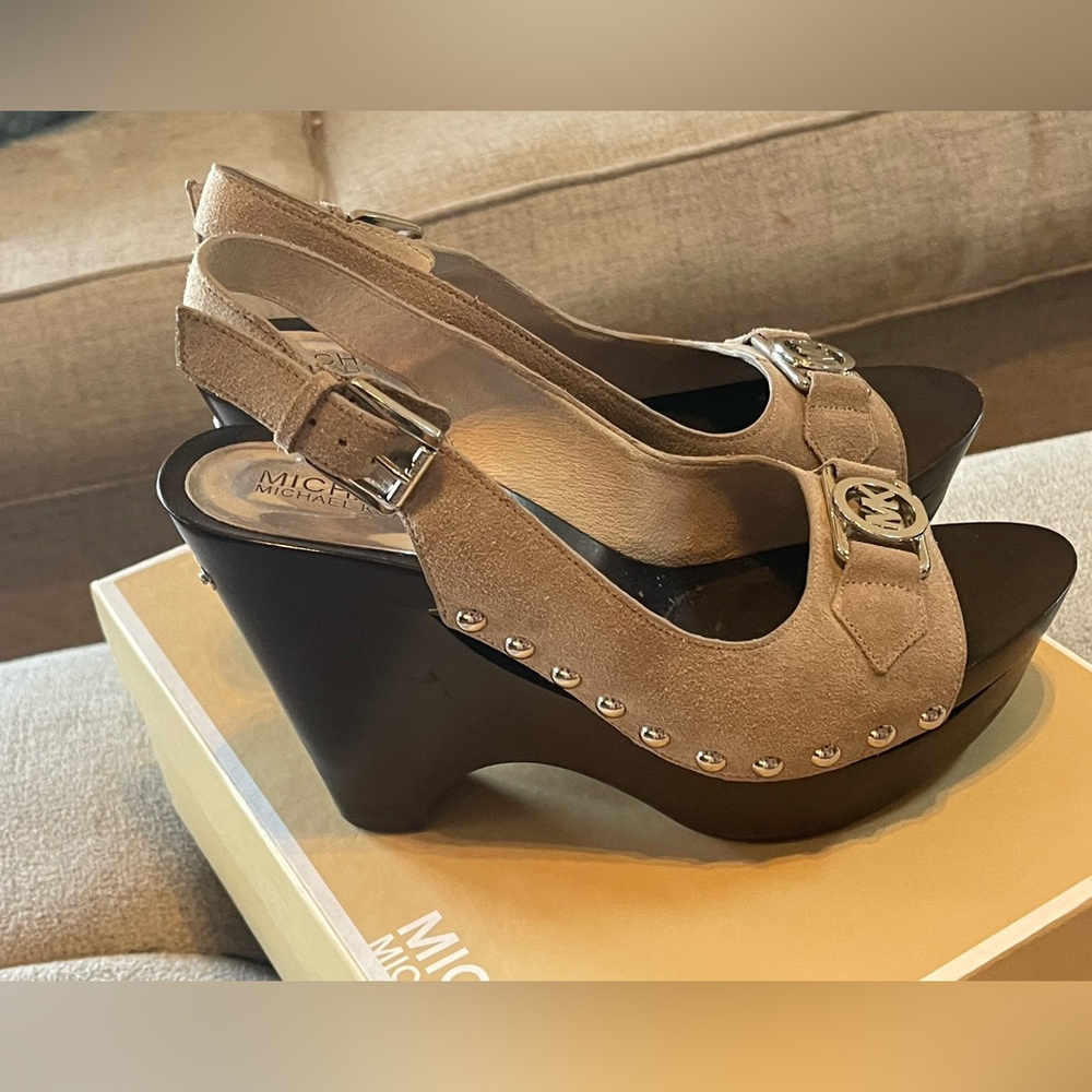 MICHAEL KORS Khaki Leather Stud Peep Toe Charm Platform Sling-backs Wooden Sz 8